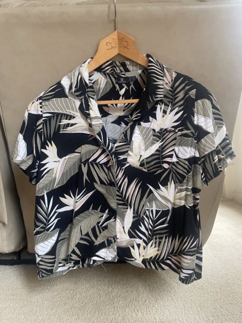 Volcom Women’s Shirt Large Plant Floral Botanical Print Short Sleeve